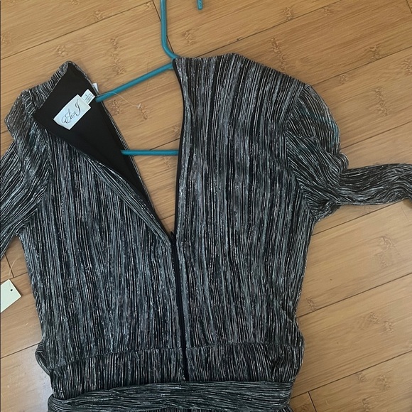 Eliza J NWT metallic jumpsuit size 8 - Picture 9 of 10